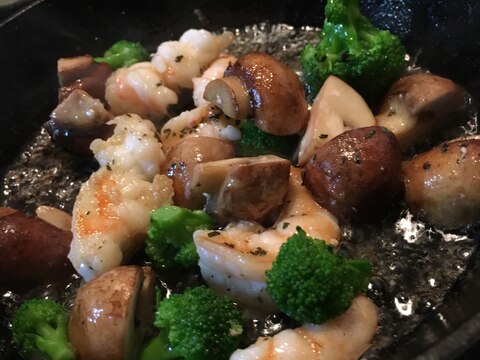 ブラウンマッシュルームとエビのアヒージョ レシピ 作り方 By Mayu 12 楽天レシピ